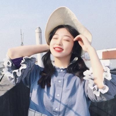 甜美女生头像戴帽子