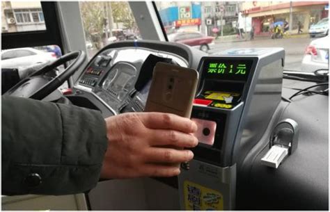公交刷卡拍摄高清图片下载_红动中国