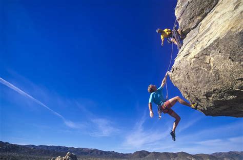 攀登攀岩挑战自我企业展板背景图片素材免费下载_熊猫办公