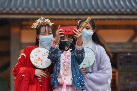 湖北荆州：主题乐园重新恢复运营-人民图片网