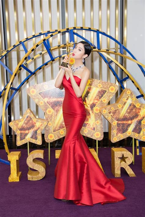 上海电影节时尚影响力盛典 Clara克拉拉获亚洲人气偶像大奖