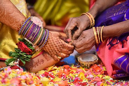 联合国报告：27%印度人18岁前结婚，略低于国际水平_搜狐汽车_搜狐网