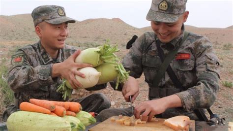 中国单兵口粮60年辉煌成就，看到解放军吃的这么好，我们就放心