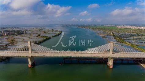 海南万宁：鸟瞰港北大桥-人民图片网