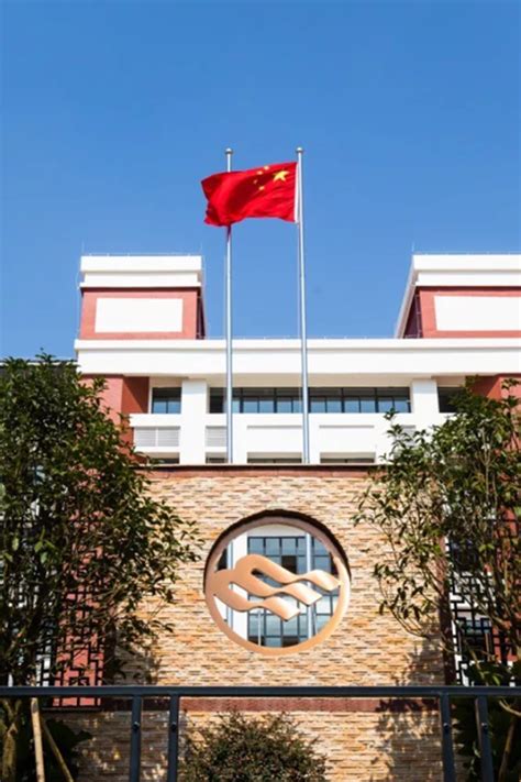 南昌市举行升国旗仪式 庆祝新中国成立70周年__凤凰网
