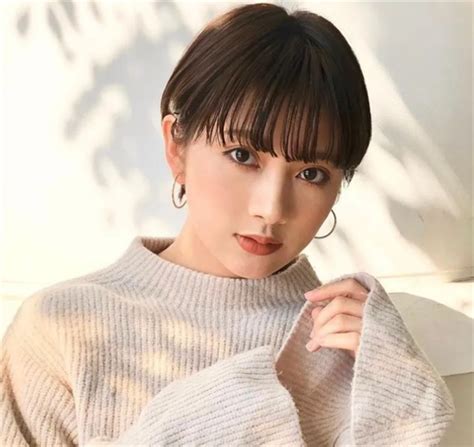温柔文艺短发女生头像