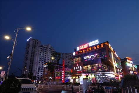 华商“夜”景--自贡市图书馆
