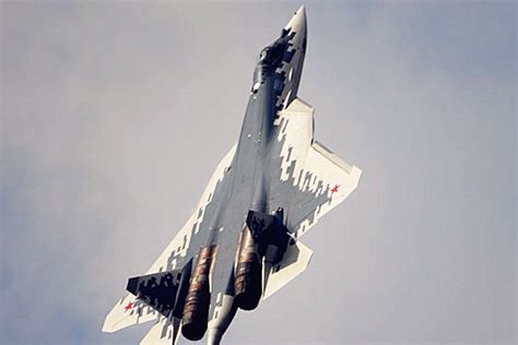 俄军“最牛”飞行员！苏-57隐形战机表演 空中出现“静止”状态！_凤凰网视频_凤凰网