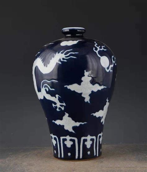 国宝档案：稀世珍品“霁蓝釉白龙纹梅瓶”传奇身世