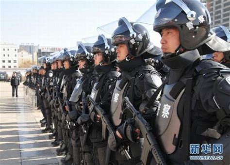 新疆上千武警持枪乘机赴反恐维稳一线－战略观察 | 西征网