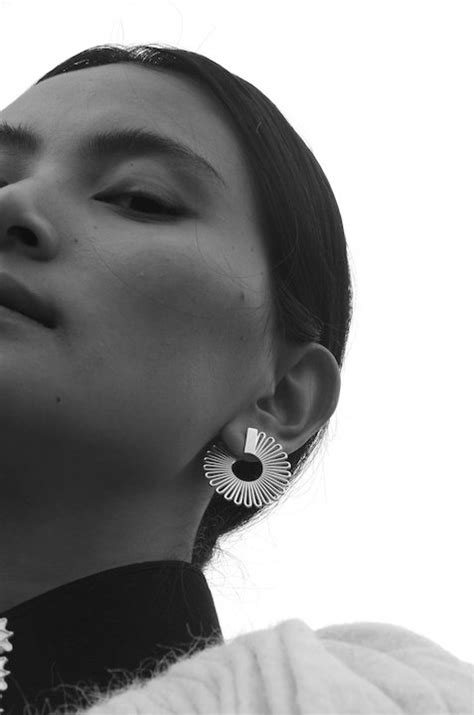 珠宝设计师龙红紫娓： 为彝族传统文化寻找时尚表达_四川在线