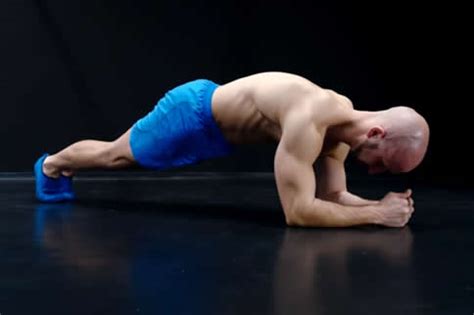 6个动作训练背部肌肉，让你轻松拥有完美背部！