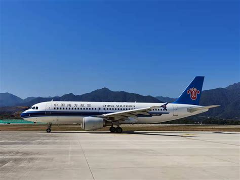 南航ERJ145降落梅县机场视频 _网络排行榜
