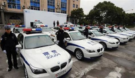 现实中警察抓人其实不会拉警报-深圳市金辉警用装备有限公司