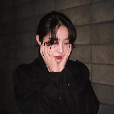 分手后前任头像甜美女生
