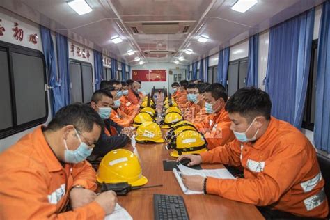 江西抚州：铁路“移动检修工厂”为春运护航-人民图片网