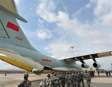 新“奶妈”现身：中国空军涂装伊尔78加油机曝光