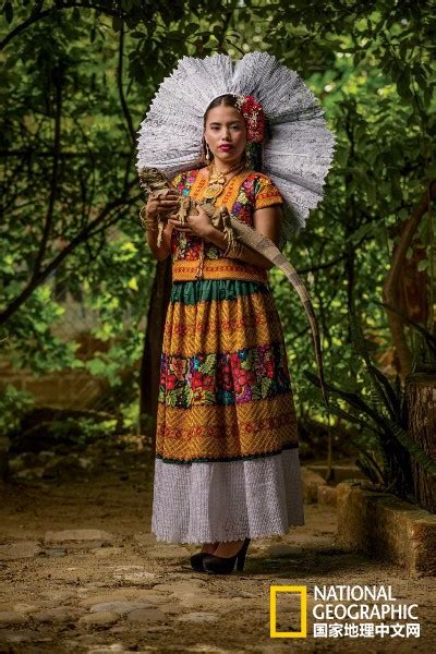 来认识一下色彩浓郁的墨西哥传统服饰吧|墨西哥|服饰|色彩_新浪新闻