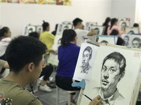 鹰潭市第十二中学参观美术展实践活动-江南都市网