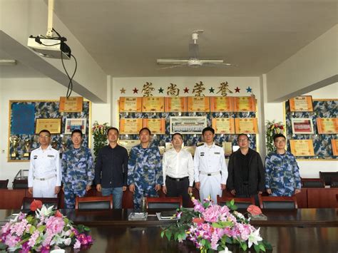 庆祝人民海军成立69周年！海军潜艇学院举行阅兵