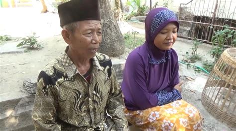 印尼28岁女子与70岁老汉交往4个月结婚 聘礼只有25块钱