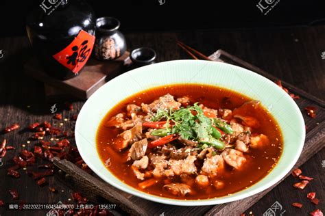 牛蛙火锅菜品摆盘图片,中国菜系,食品餐饮,摄影素材,汇图网www.huitu.com