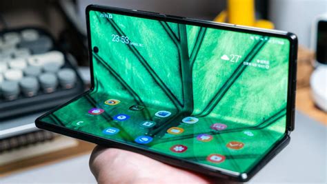 炫酷之外更多展示，三星Galaxy Z Fold2 探索折叠屏手机新玩法！__凤凰网