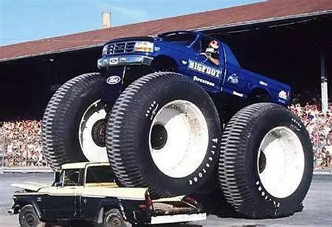 一个轮胎就70万! 全世界载重量最大卡车_卡车之家