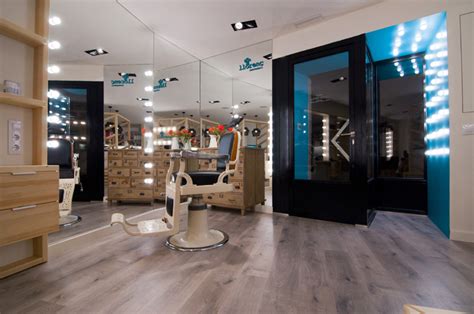 西班牙Llorenç 理发店设计 – 米尚丽零售设计网-店面设计丨办公室设计丨餐厅设计丨SI设计丨VI设计