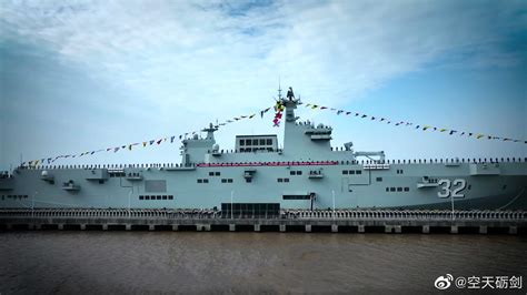 075型两栖攻击舰“广西”舰入列仪式