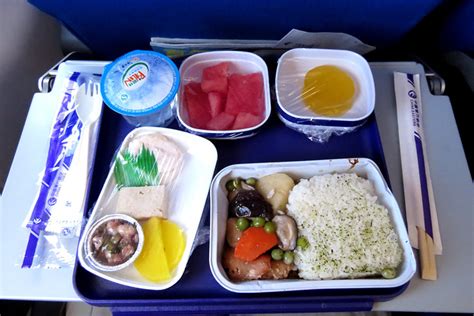美食在空中：24间航空公司飞机餐盘点(中美航线) - 知乎