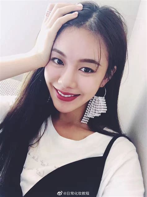 甜美女生淡妆头像