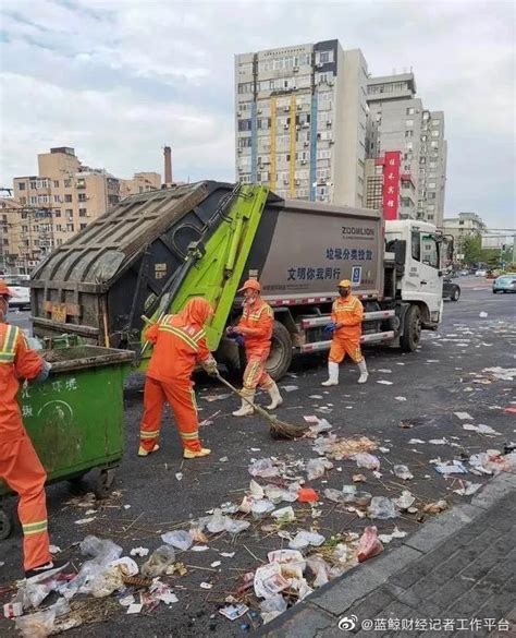 泉州霞淮街附近一巷子装修垃圾堆路面 户主承诺将清理-闽南网
