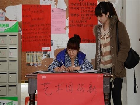 南昌大学国学院副院长被曝性侵女学生 当事人回应_凤凰文化