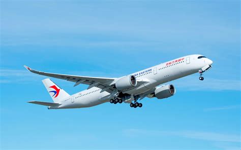 武汉天河机场复航首日首架国际商业货运航班启运