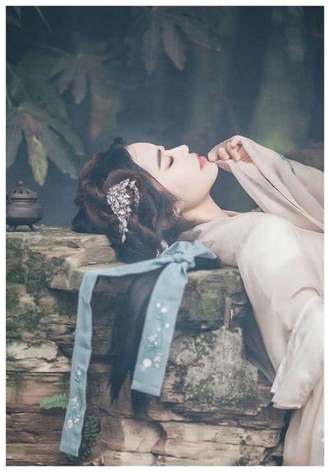 活泼温柔古装女生头像