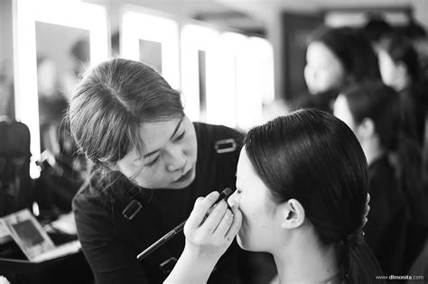 蒙妮坦化妆师为2018【映•像】时装周发布会化妆造型 - 化妆实践活动 - 蒙妮坦