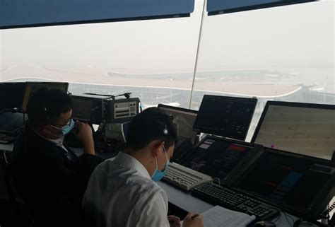 北京双机场迎雷雨天气，航班计划或有调整_京报网