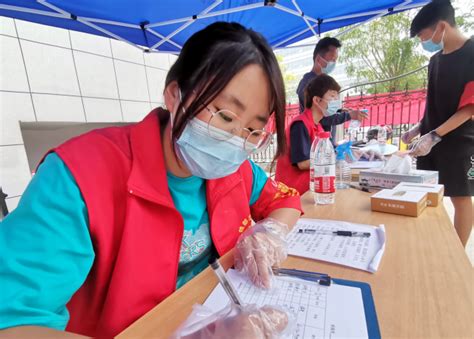 许昌市文化市场综合行政执法支队助力社区核酸检测 - 河南省文化和旅游厅