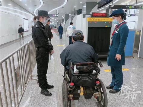 残疾人免费乘坐 杭州首条服务残疾人助行专线周六开通_手机新浪网