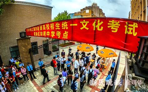 2019上海高考考场直击！当高考遇到端午，考场内外也多了几分“中国味”_教育_新民网