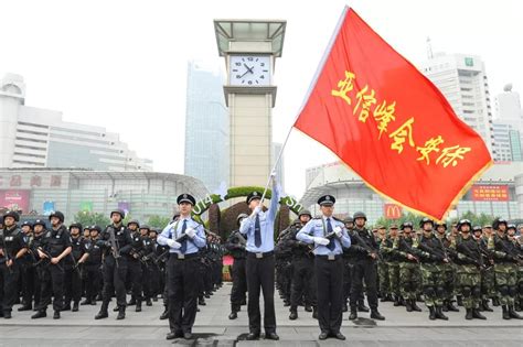 城事 _ 1949年上海市公安局成立，70年70个特殊的瞬间，你是否曾经记得……