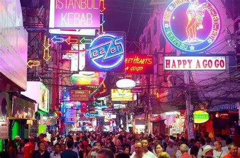 探秘泰国芭提雅步行街 声色犬马号称“男人天堂”|芭提雅|泰国|步行街_新浪新闻