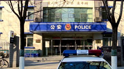 北京市海淀区公安分局就户籍管理事项向位于本行政辖区内的国家某部发文，应使用的文种是： A．通知 B．请