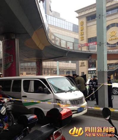 高清：成都春熙路附近一女子坠亡 从天桥坠下【3】--旅游频道_权威全面报道旅游--人民网