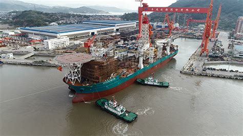 全球首制227米深海采矿船在马尾造船出坞
