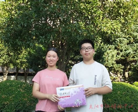 放榜夜丨四川德阳双胞胎姐妹高考成绩相差仅两分 - 封面新闻