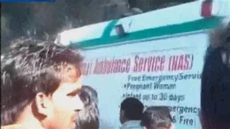 印度一辆汽车坠入150米深山谷 至少造成14人死亡_凤凰网视频_凤凰网