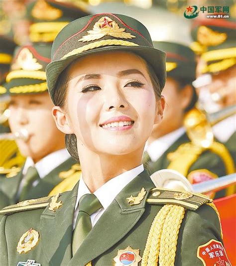 离国家大事最近的女兵们 中国三军仪仗队首批女兵全揭秘