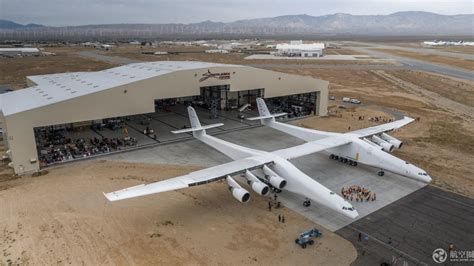 世界最大飞机首次亮相 翼展达117米 比足球场还长 - 航空要闻 - 航空圈——航空信息、大数据平台